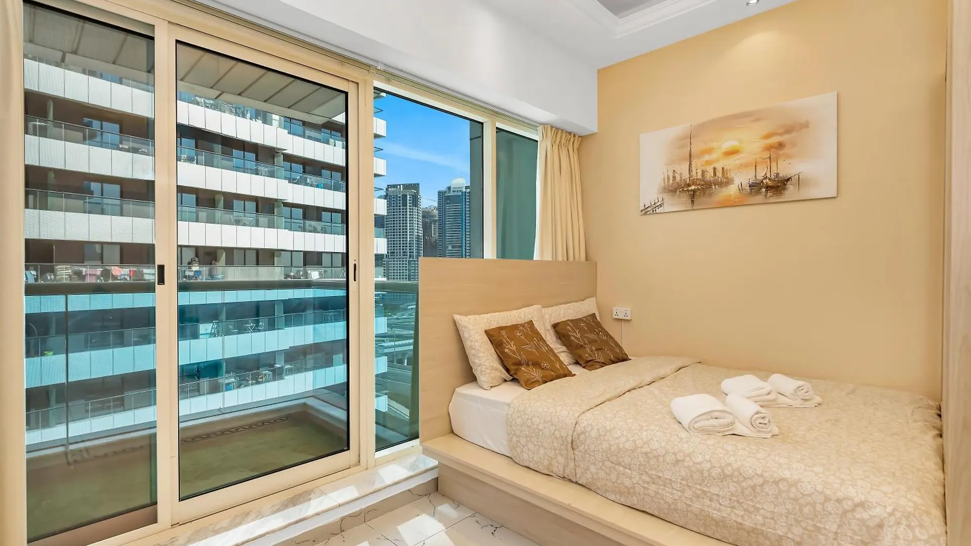 Apartment Spacious Home Near Metro & Beach In Dubai Marina United Arab Emirates