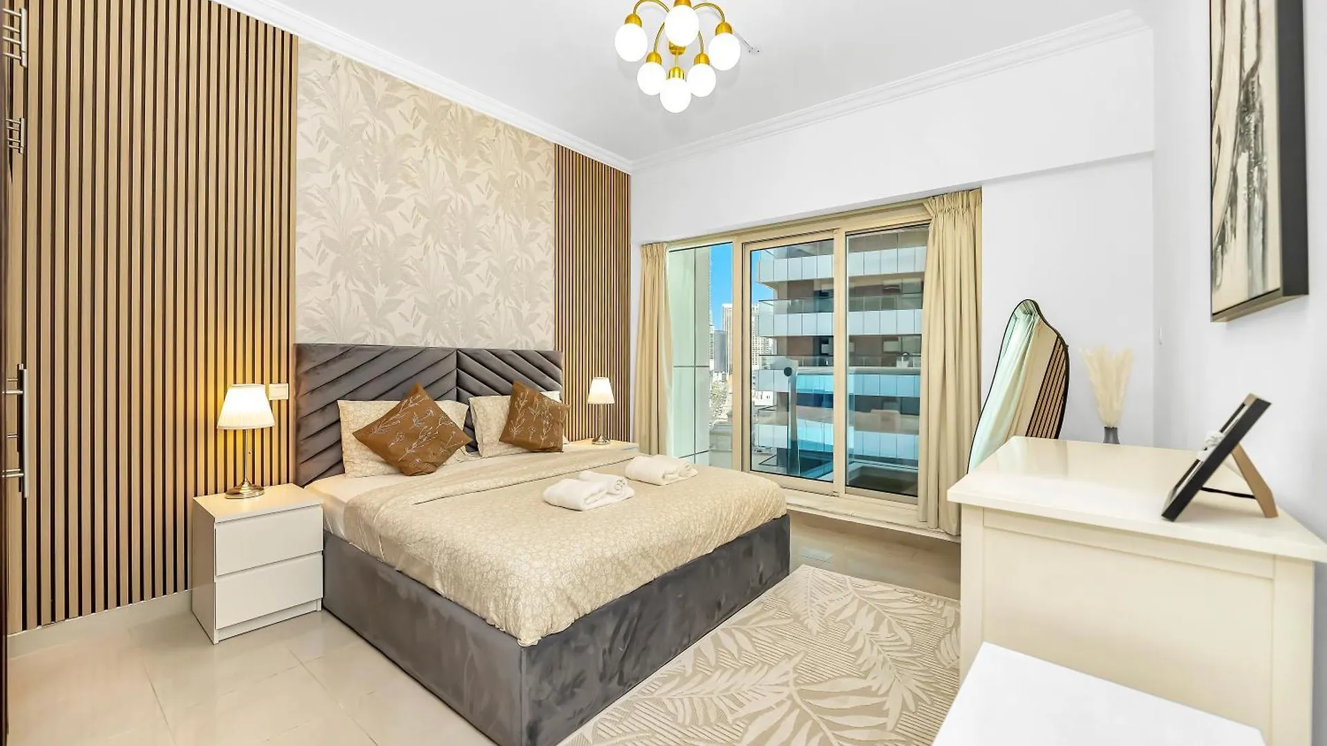 Spacious Home Near Metro & Beach In Dubai Marina United Arab Emirates