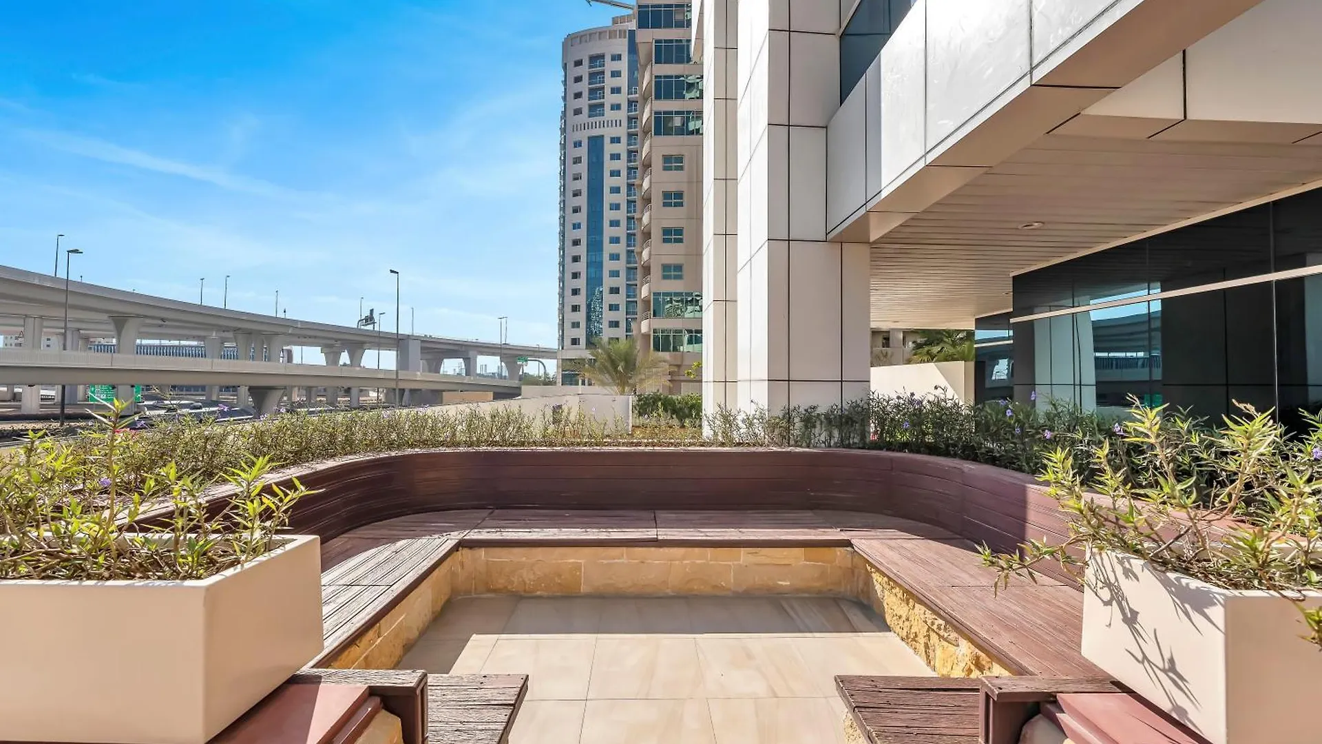 Apartment Spacious Home Near Metro & Beach In Dubai Marina