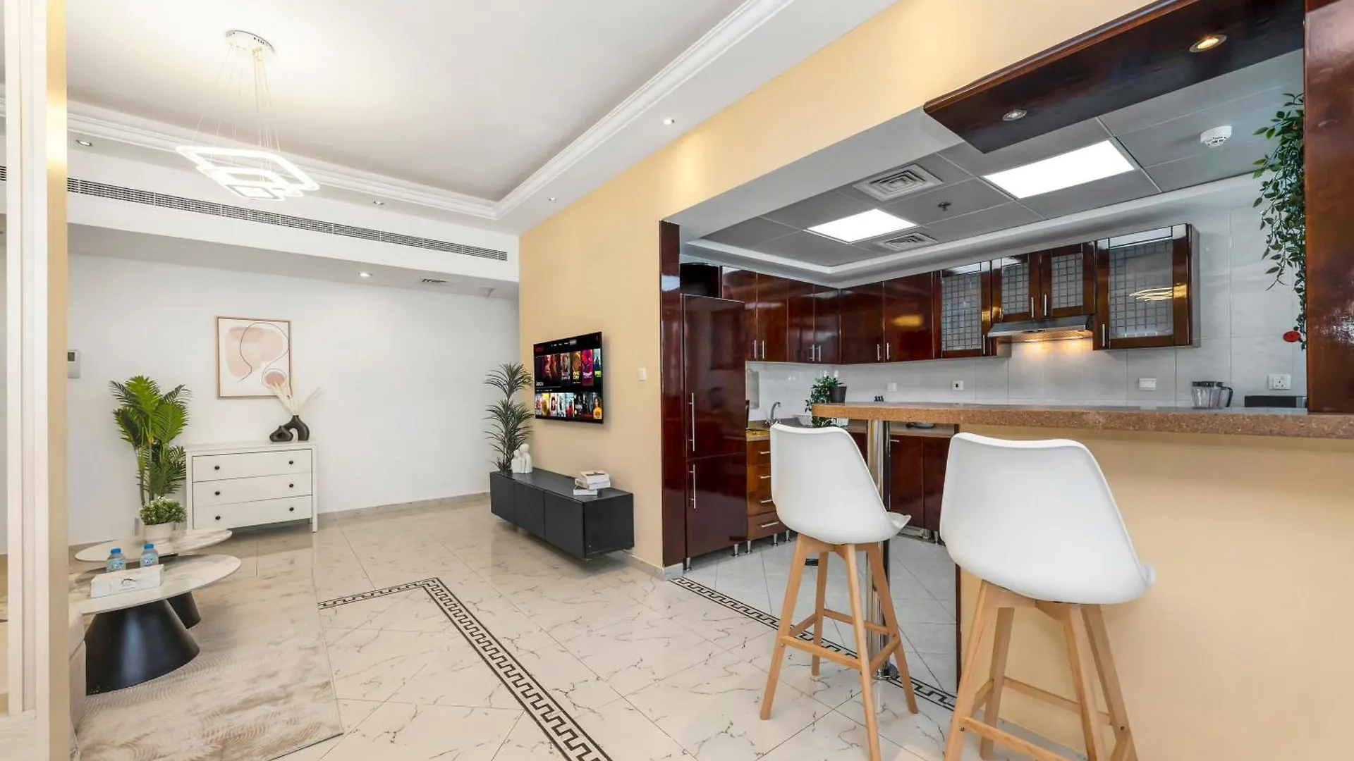 Spacious Home Near Metro & Beach In Dubai Marina