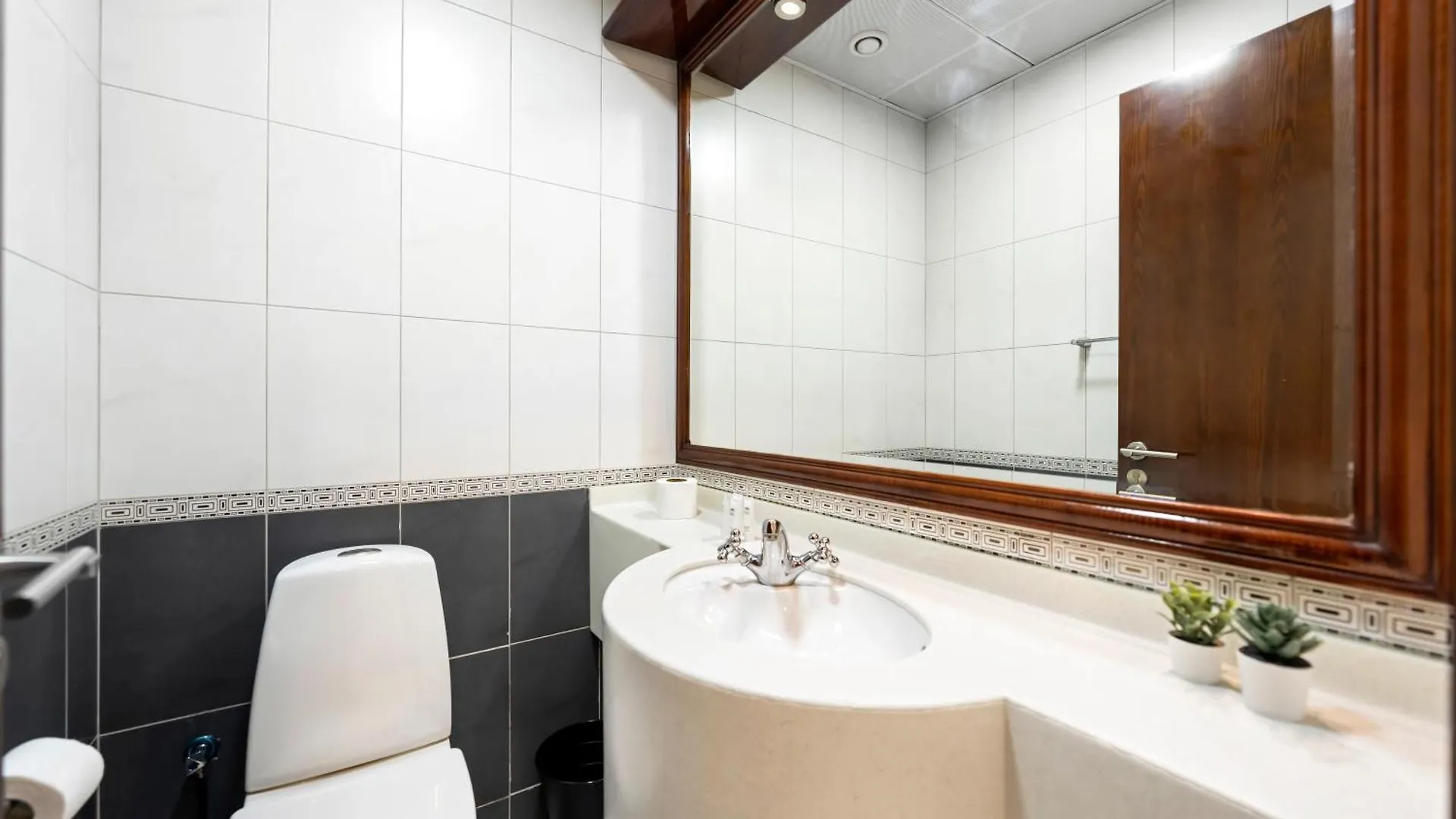 Spacious Home Near Metro & Beach In Dubai Marina 0*,  United Arab Emirates